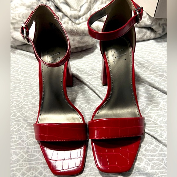 Beautiful red heels - Picture 2 of 2